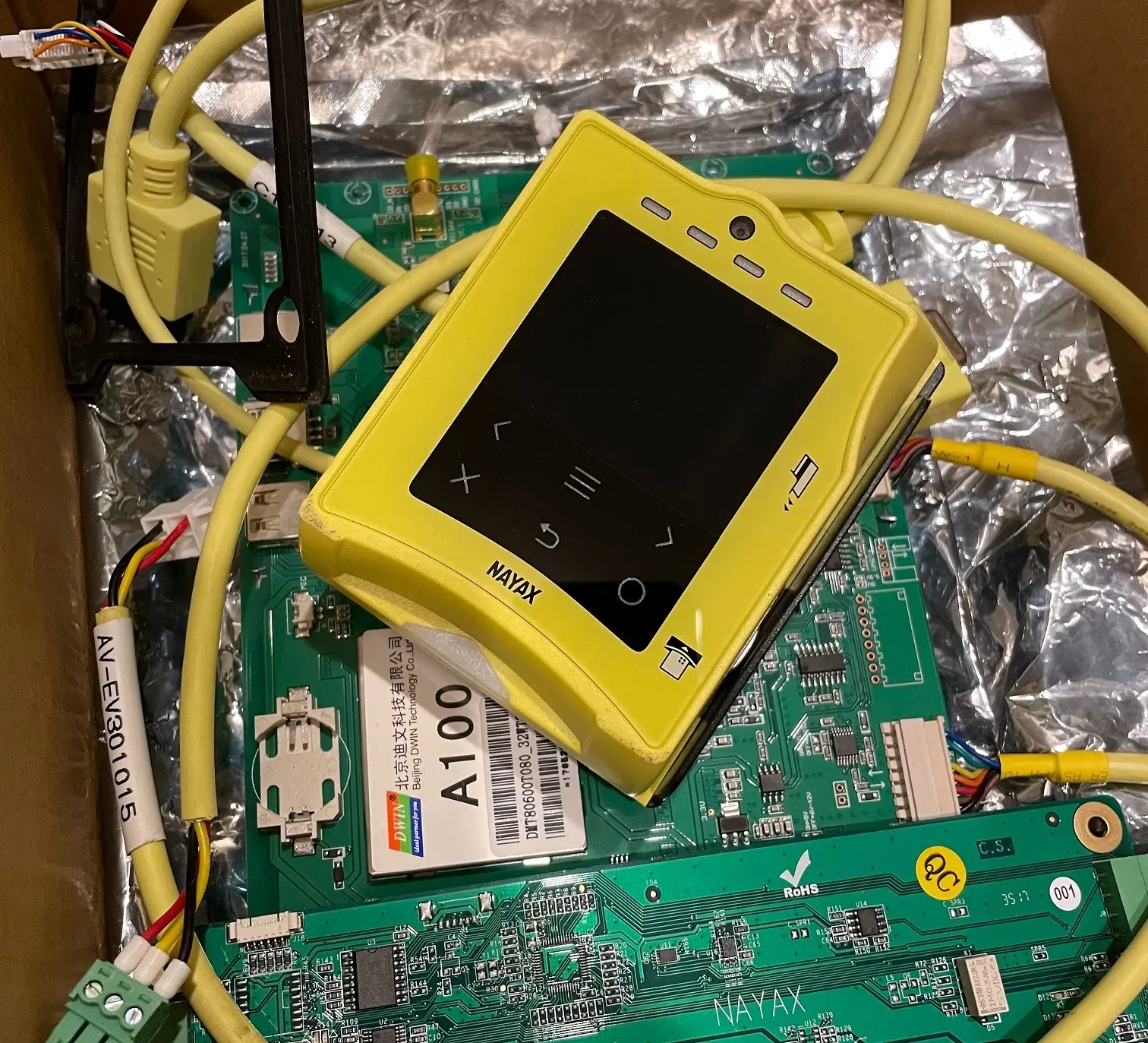 NAYAX VPOS Touch（未解析。元々EV充電スタンドで使われていた模様）